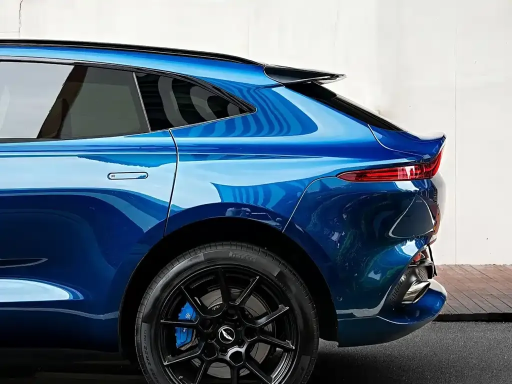 Aston Martin DBX — фото 5