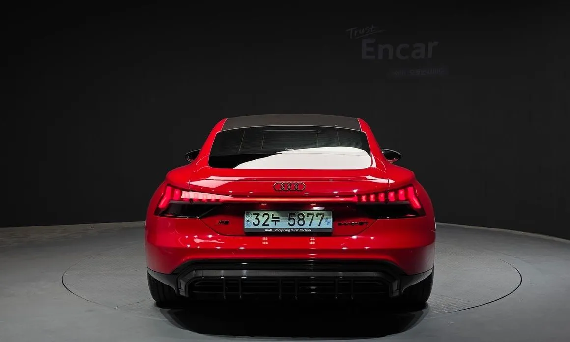 Audi RS e-tron GT — фото 9