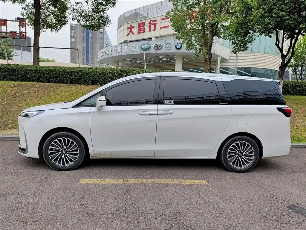 Buick GL8 Hybrid — фото 10