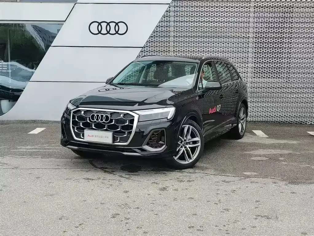 Audi Q7 — фото 1