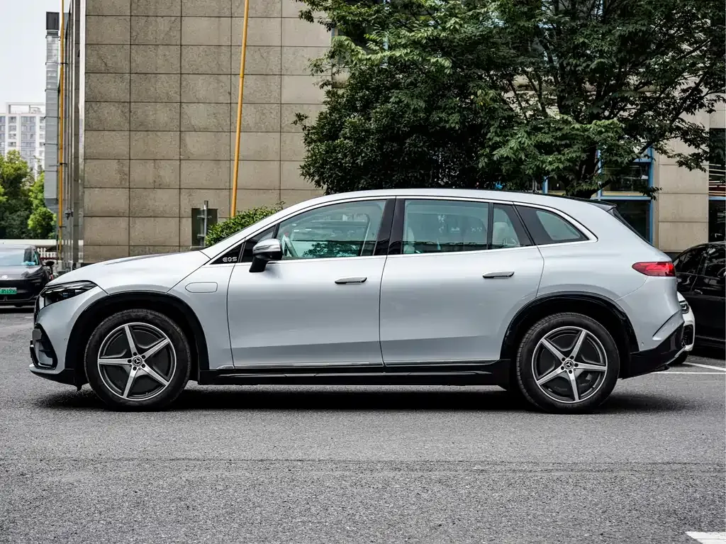 Mercedes-Benz EQS SUV — фото 10