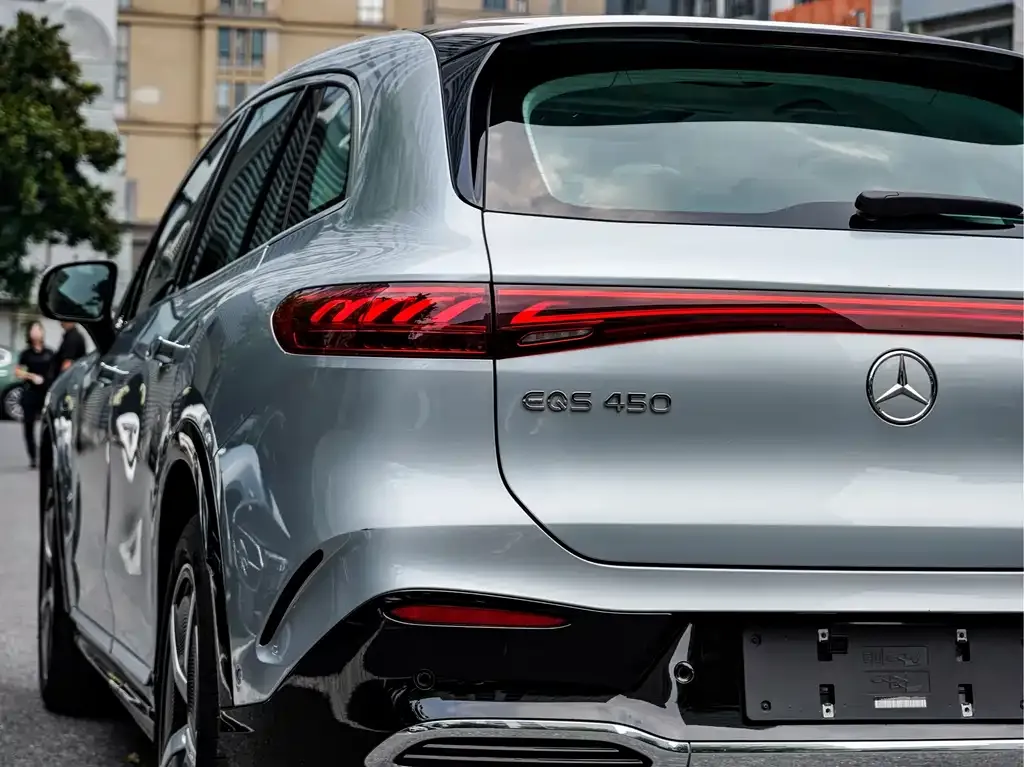Mercedes-Benz EQS SUV — фото 3
