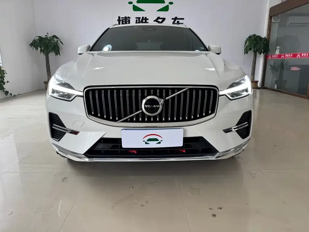 Volvo XC60 — фото 1