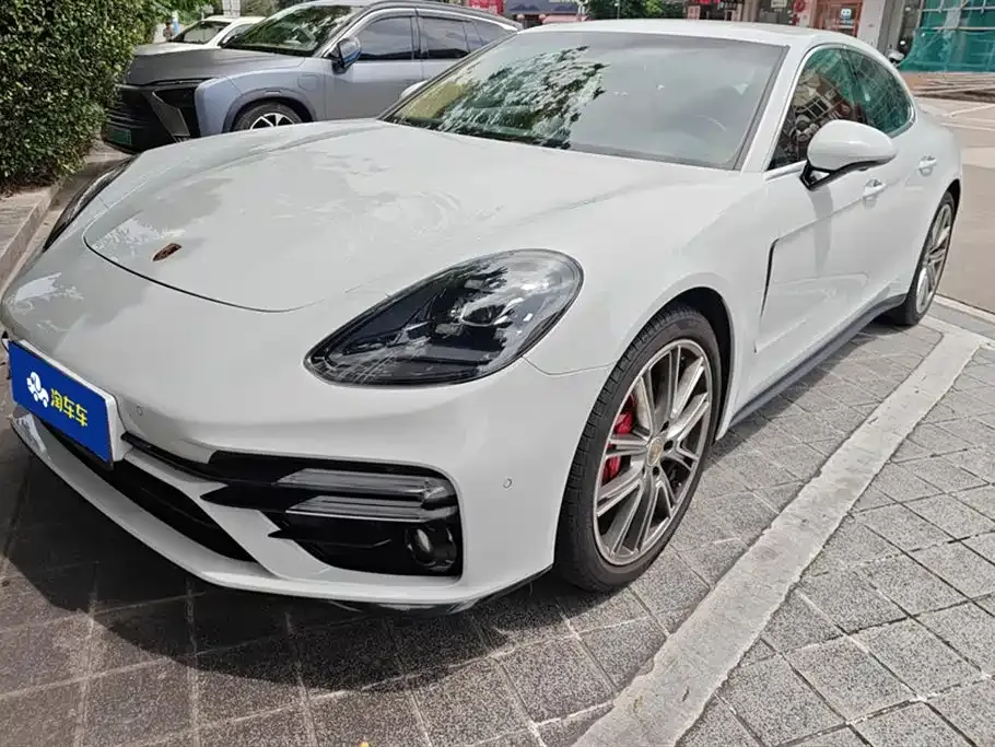 Porsche Panamera — фото 1