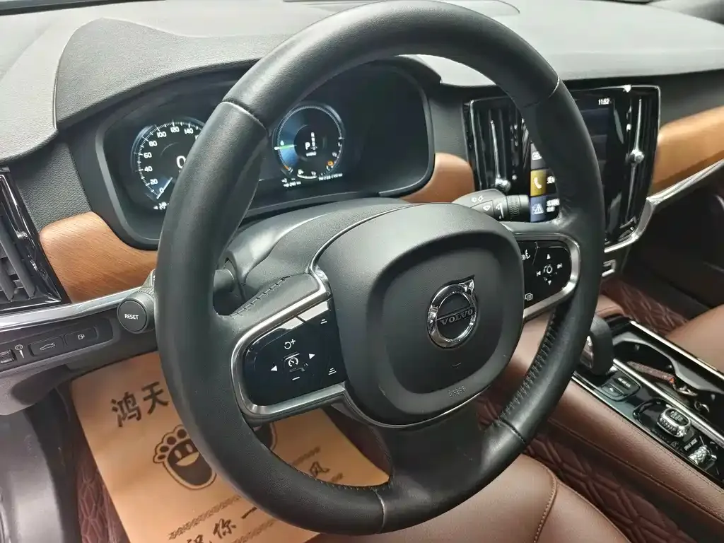 Volvo S90 PHEV — фото 10