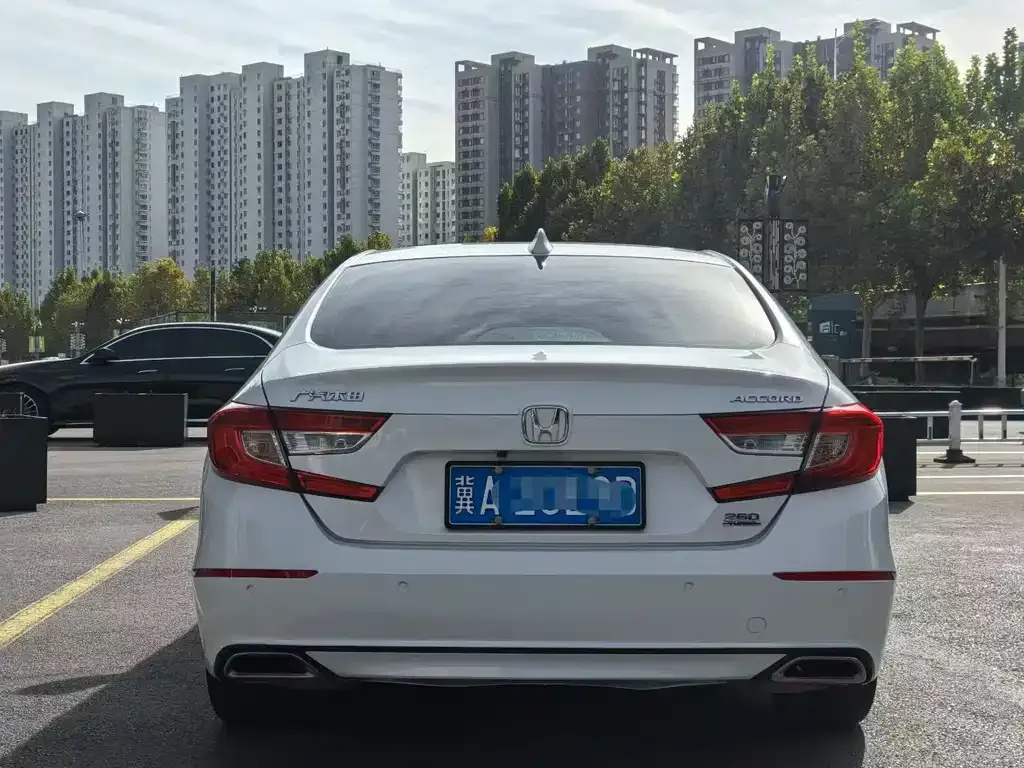 Honda Accord — фото 10