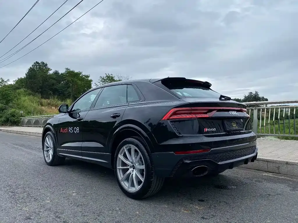 Audi RS Q8 — фото 4