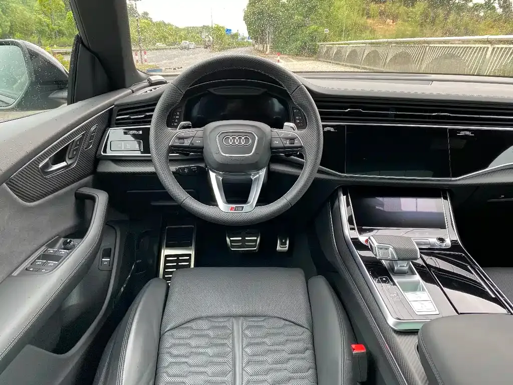 Audi RS Q8 — фото 5
