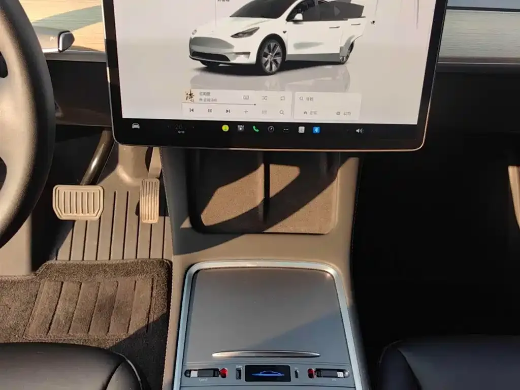 Tesla Model Y — фото 8