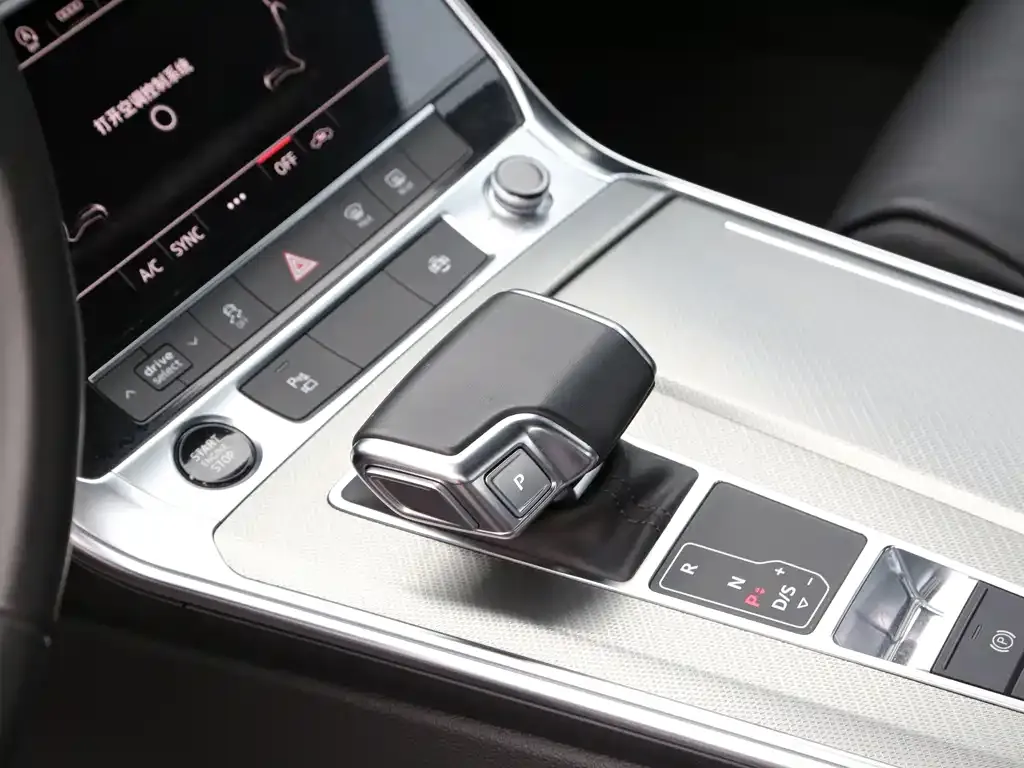 Audi A6L — фото 2