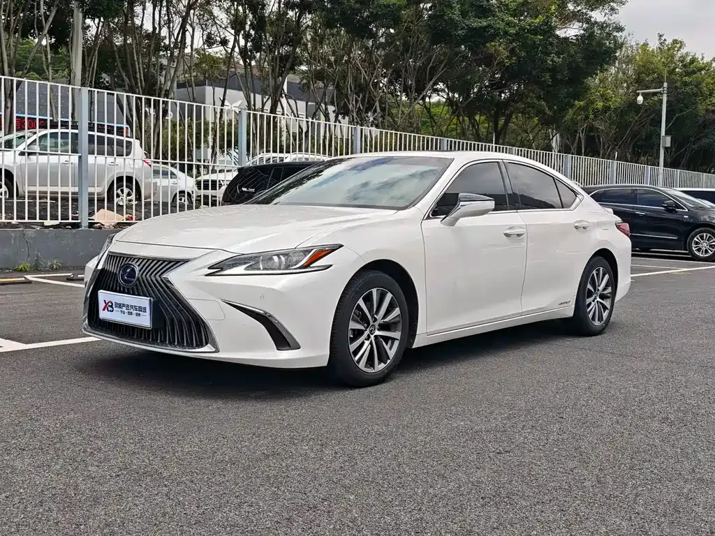 Lexus ES — фото 1