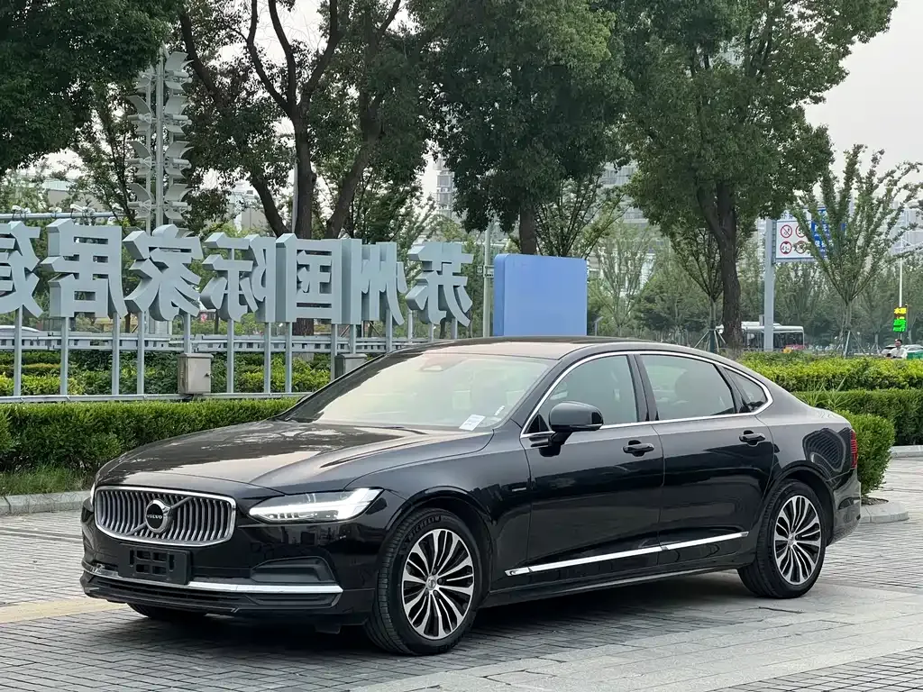 Volvo S90 — фото 1