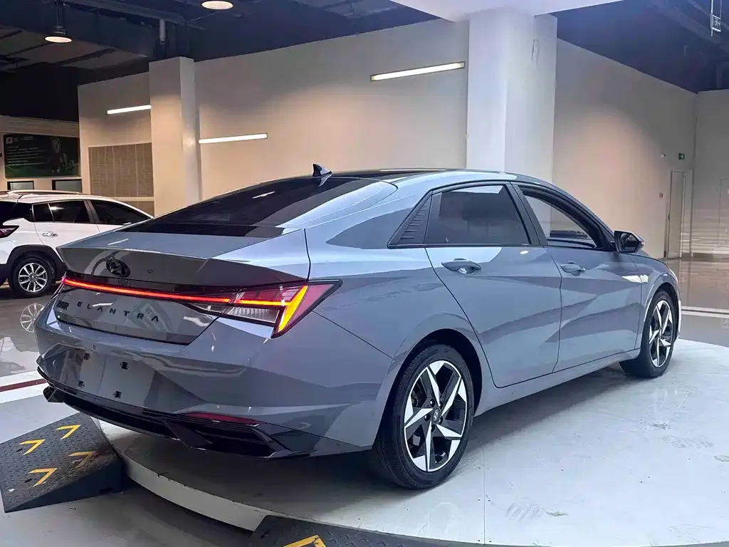 Hyundai Elantra — фото 9