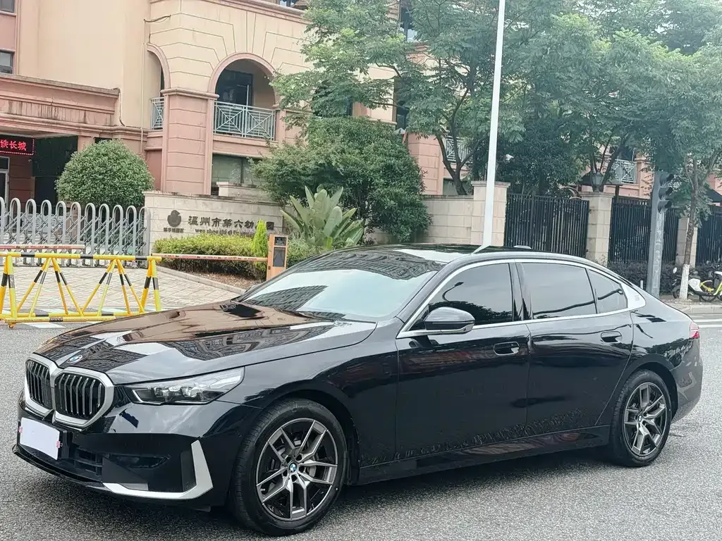 BMW 5 Series — фото 10