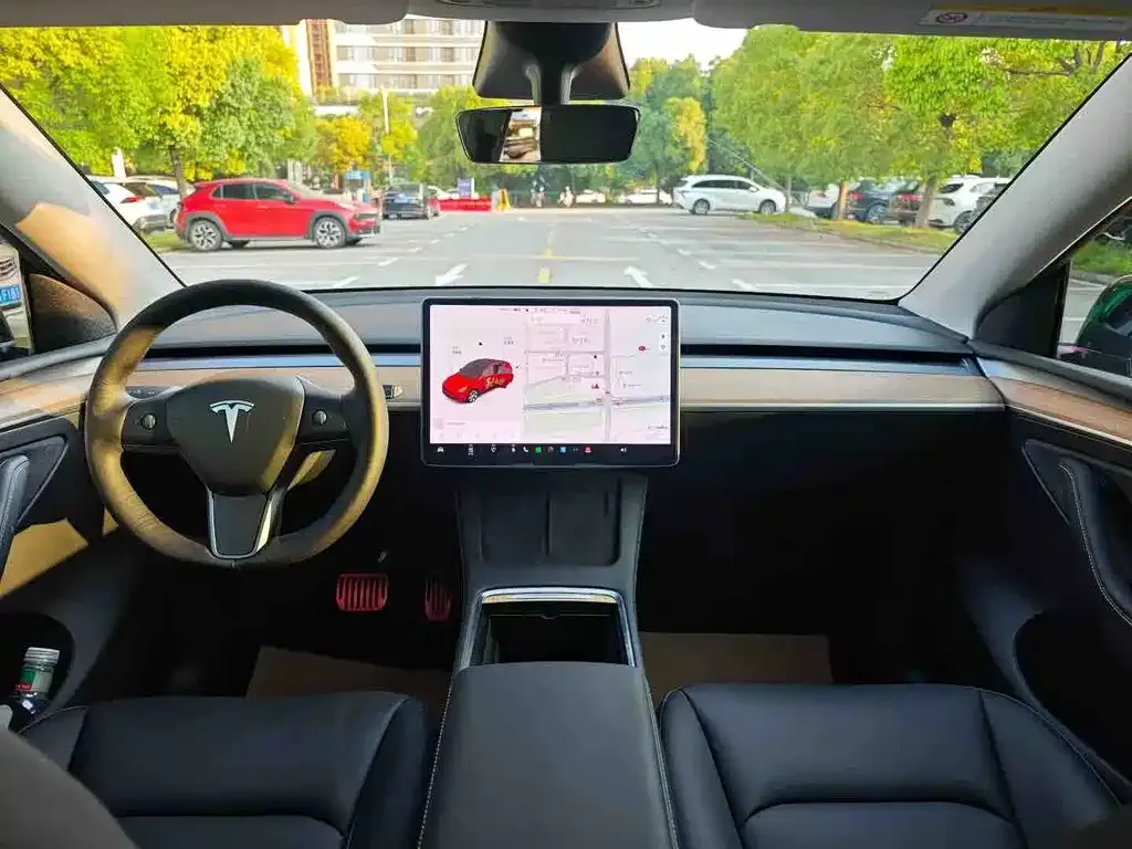 Tesla Model Y — фото 2