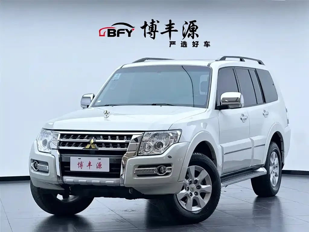 Mitsubishi Pajero (Import) — фото 1
