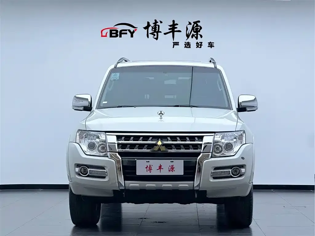 Mitsubishi Pajero (Import) — фото 9