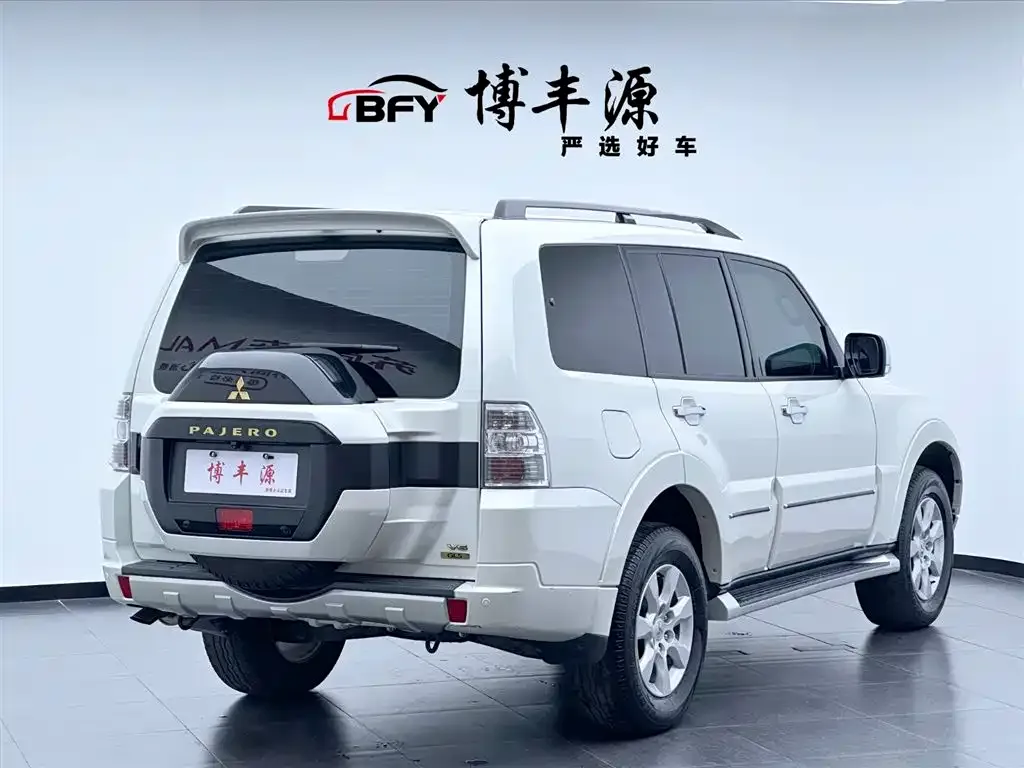 Mitsubishi Pajero (Import) — фото 5