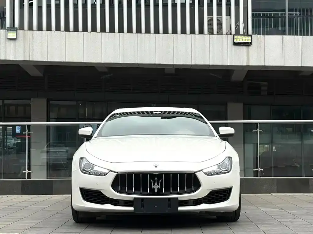 Maserati Ghibli — фото 1