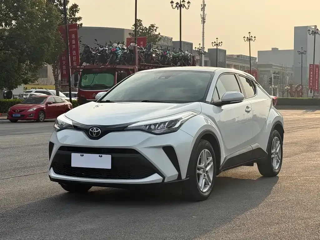Toyota C-HR — фото 1