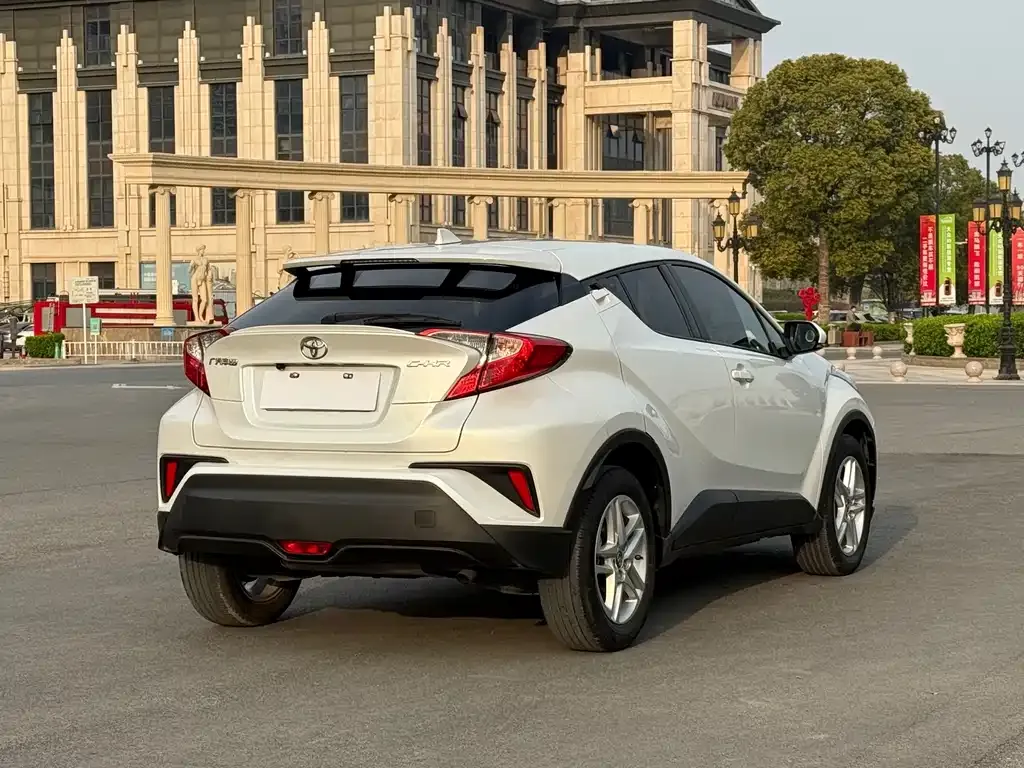 Toyota C-HR — фото 4