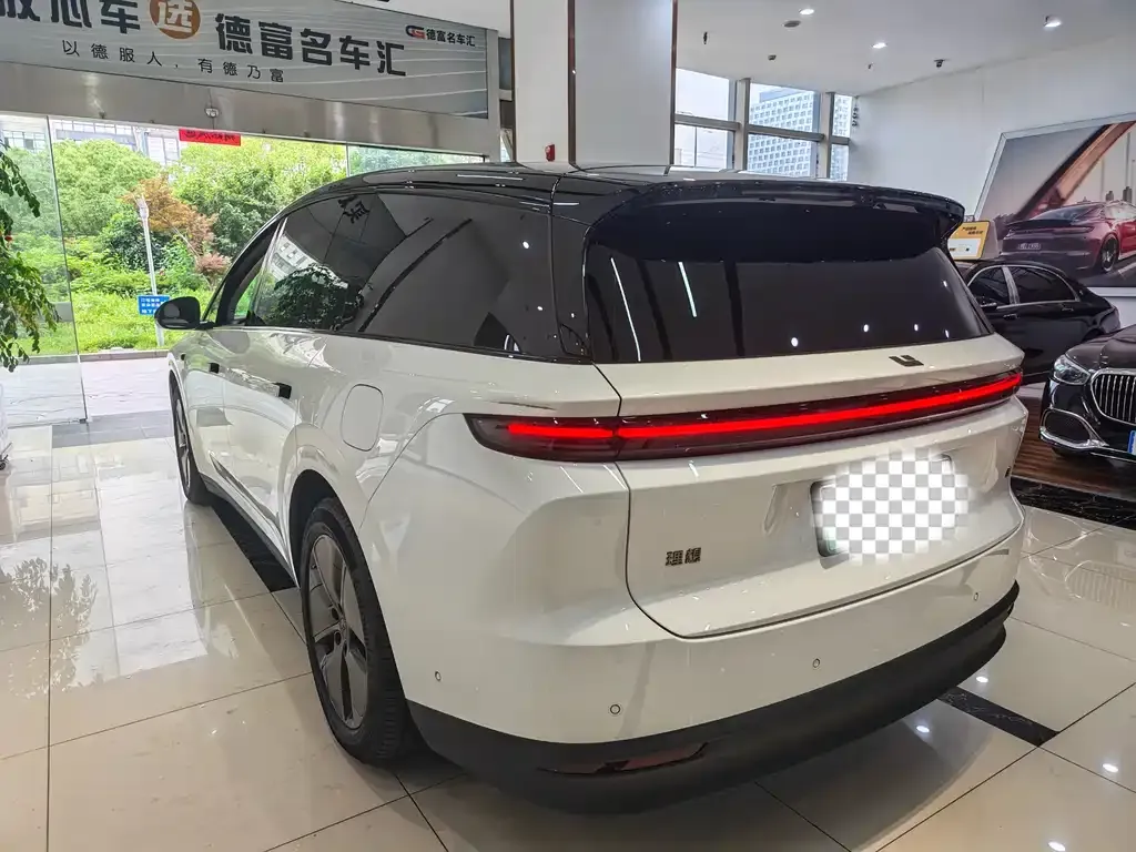 Li Auto i8 — фото 6