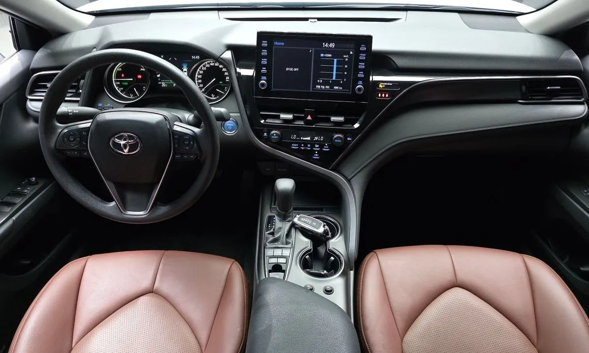 Toyota Camry — фото 8