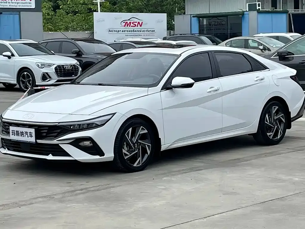 Hyundai Elantra — фото 1