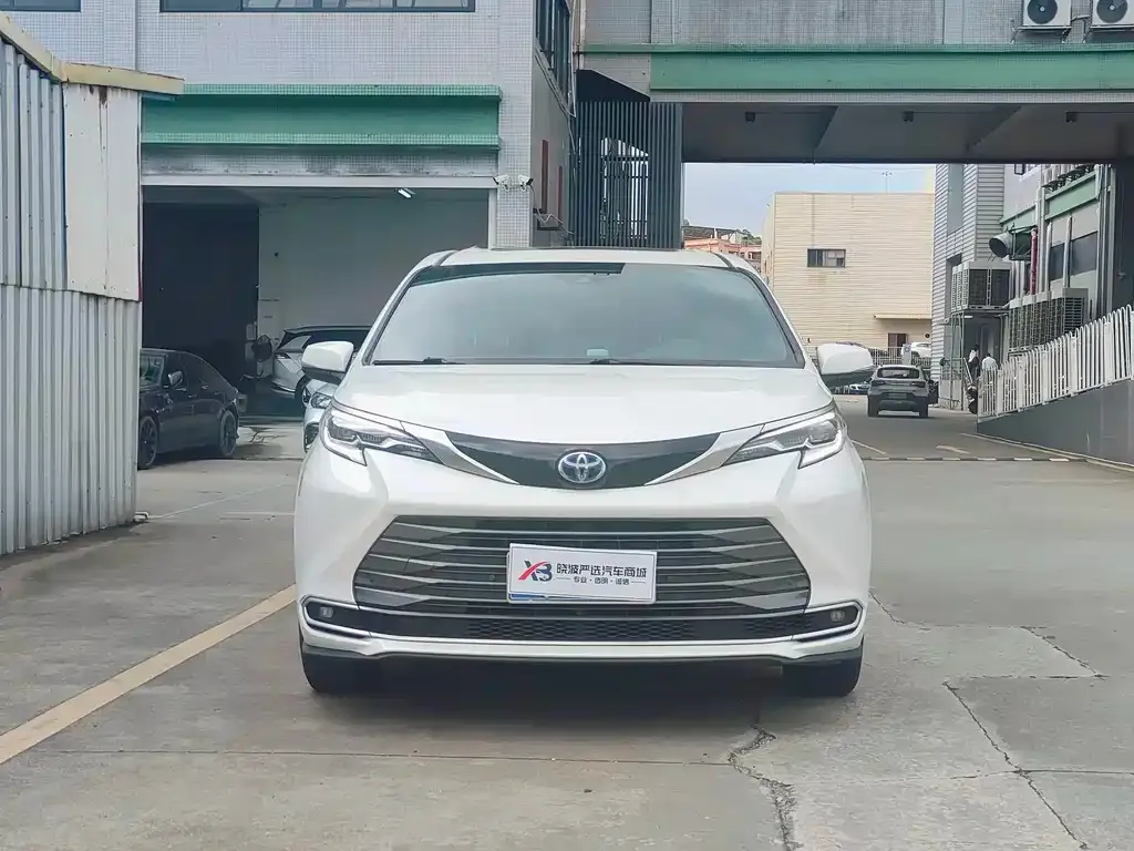 Toyota Sienna — фото 10