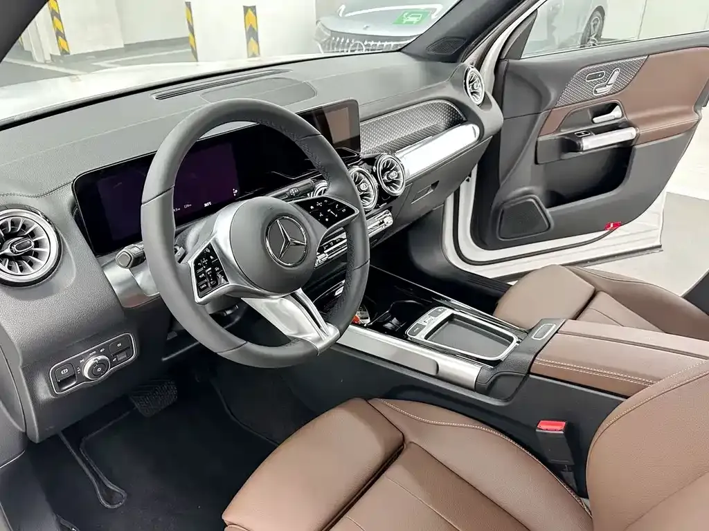 Mercedes-Benz EQB — фото 6