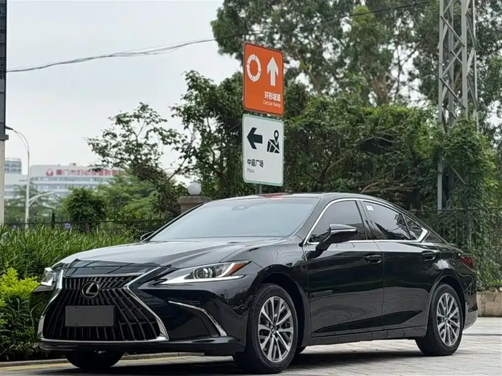 Lexus ES — фото 10