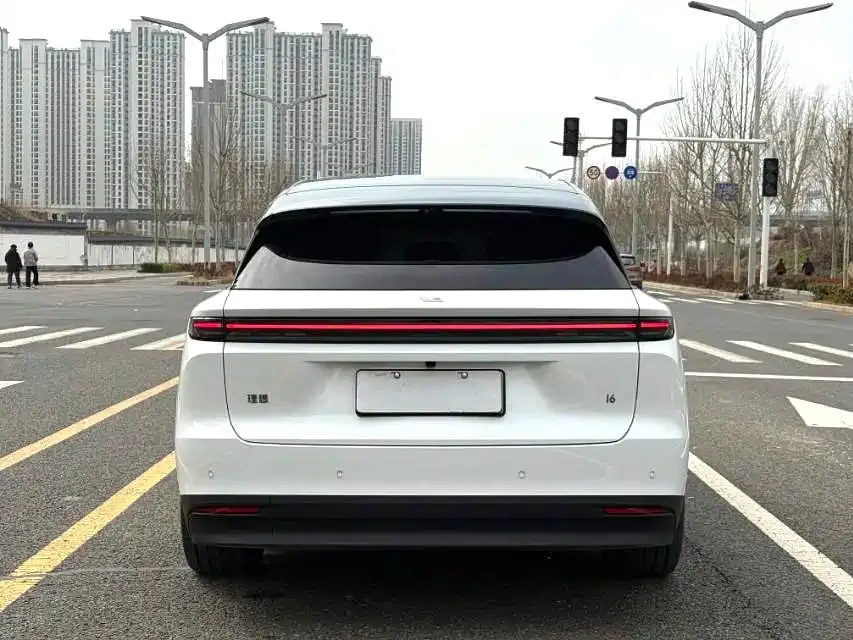 Li Auto i6 — фото 3