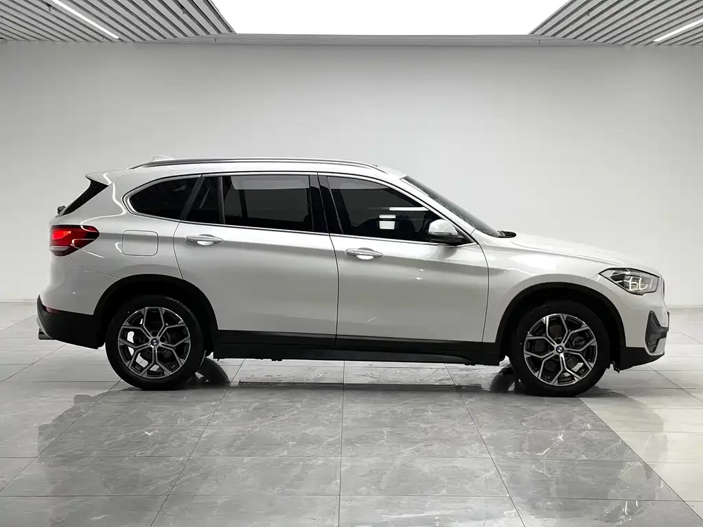 BMW X1 — фото 5