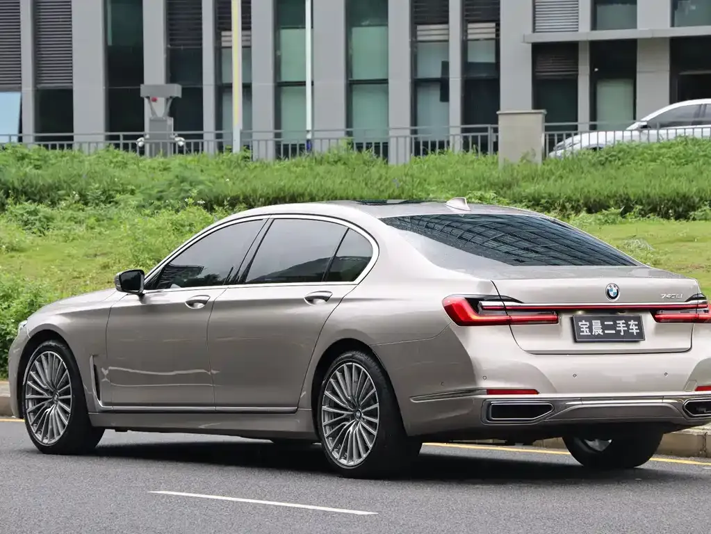 BMW 7 Series — фото 10