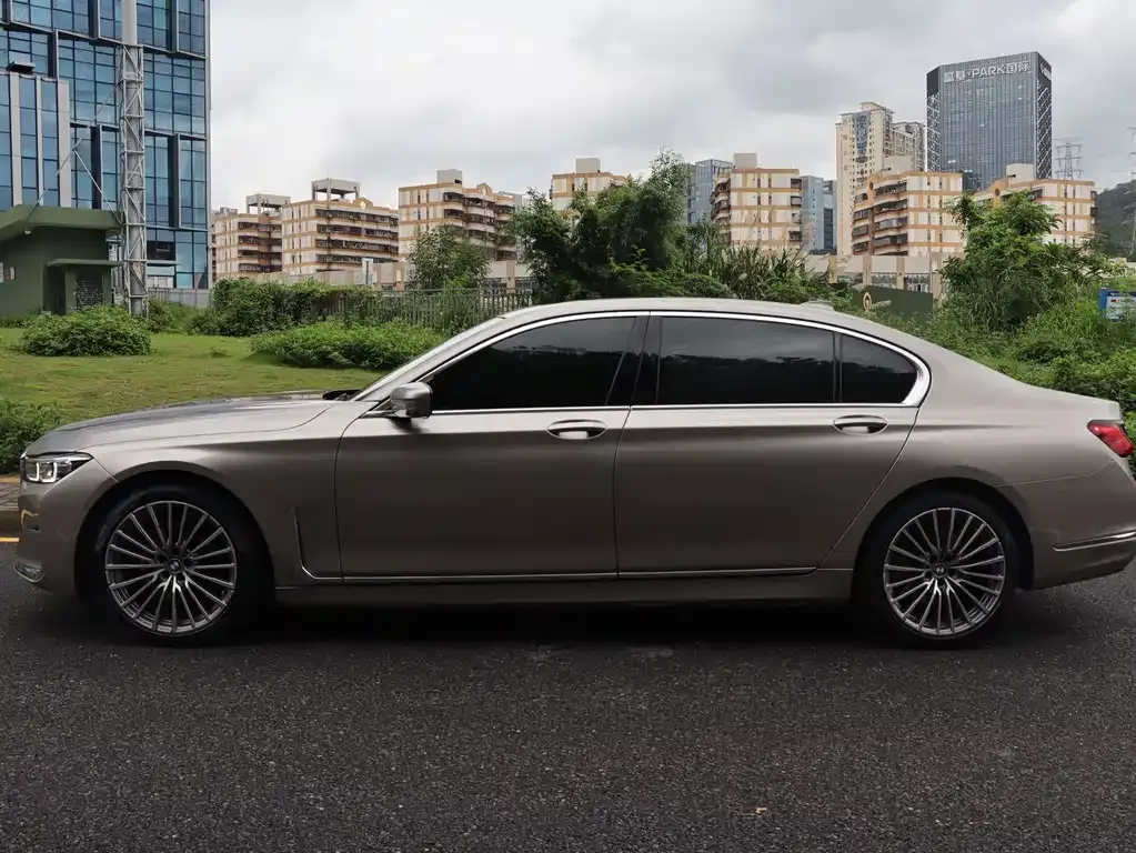 BMW 7 Series — фото 4