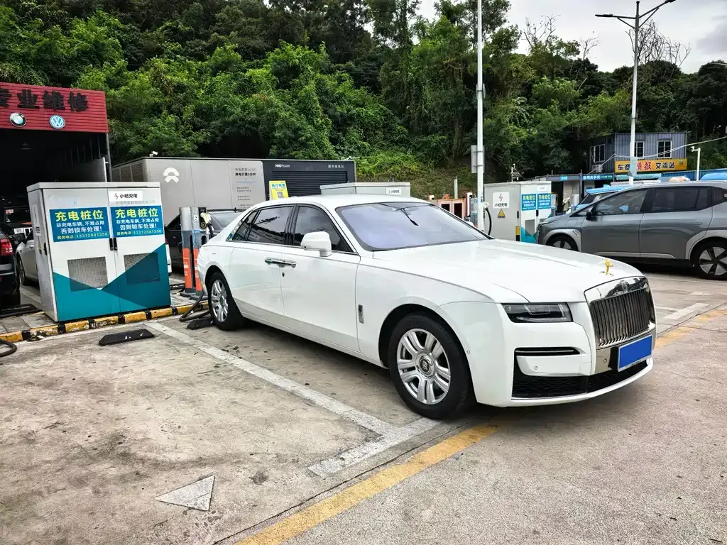 Rolls-Royce Ghost — фото 1