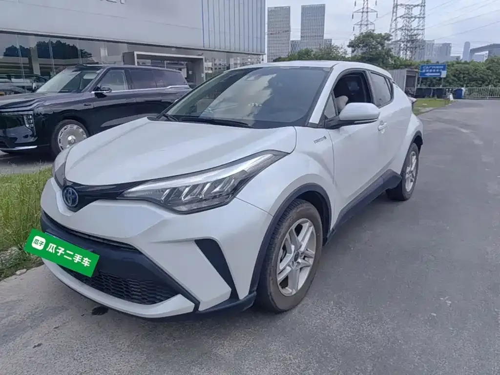 Toyota C-HR — фото 1