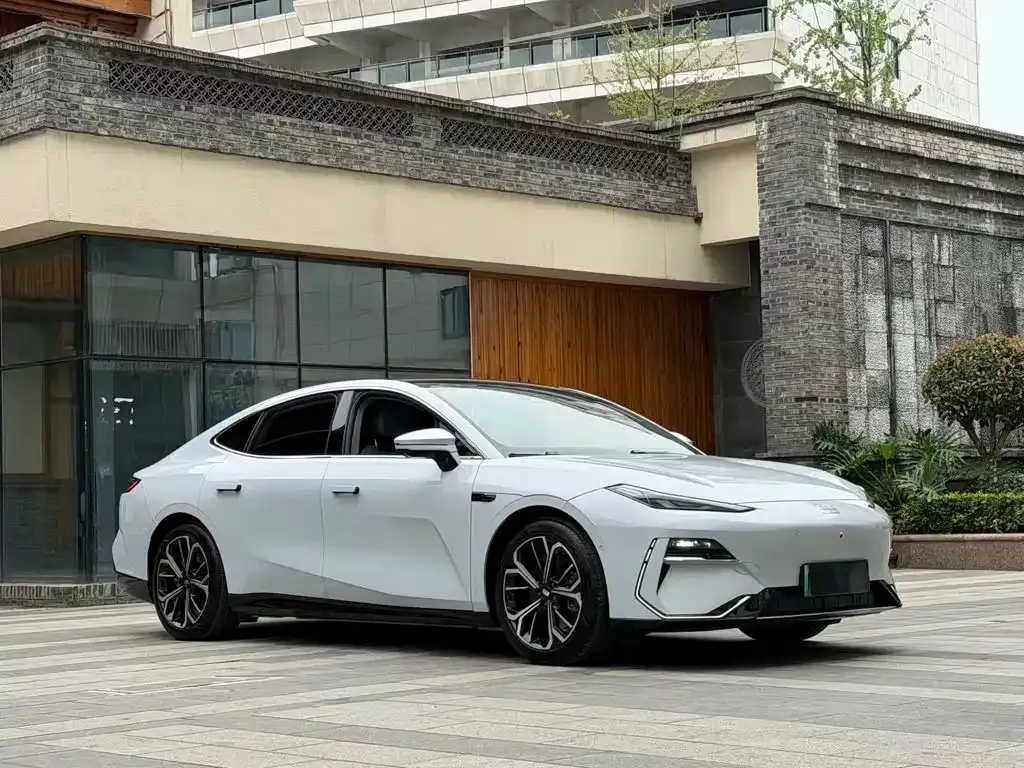 Geely Galaxy E8 — фото 10