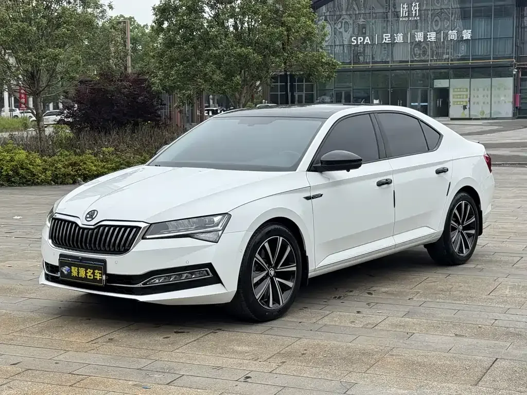 Skoda Superb — фото 1