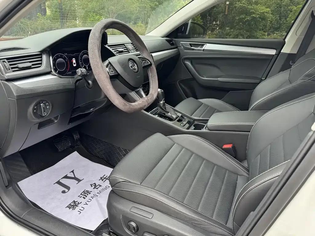 Skoda Superb — фото 5