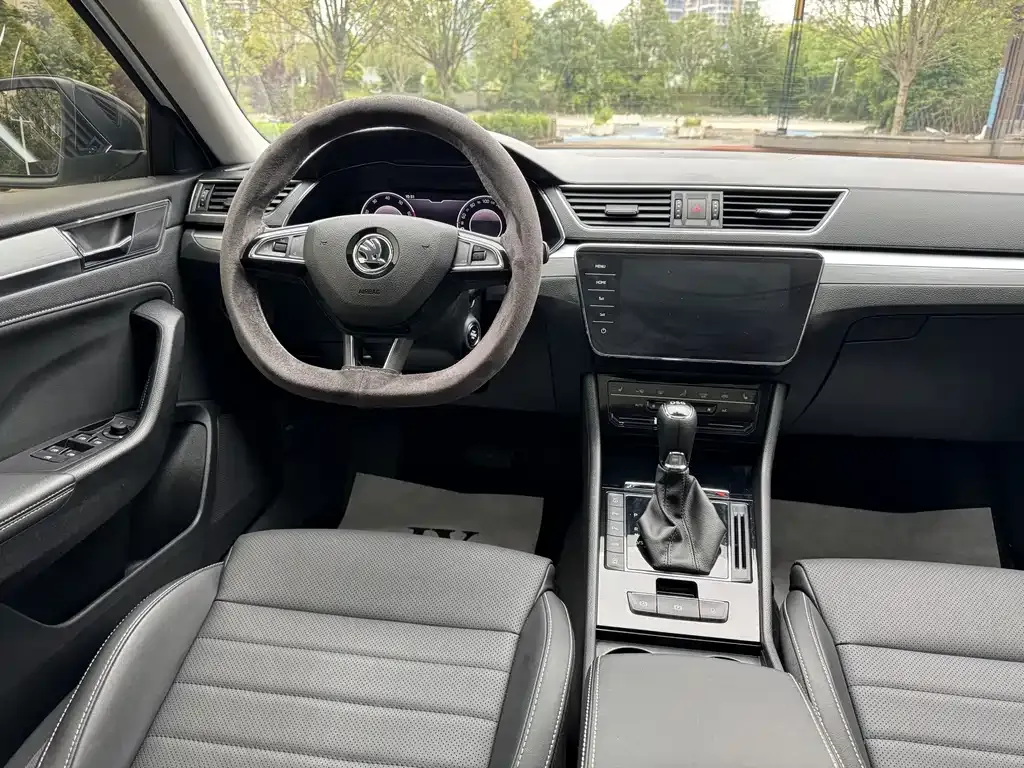 Skoda Superb — фото 4