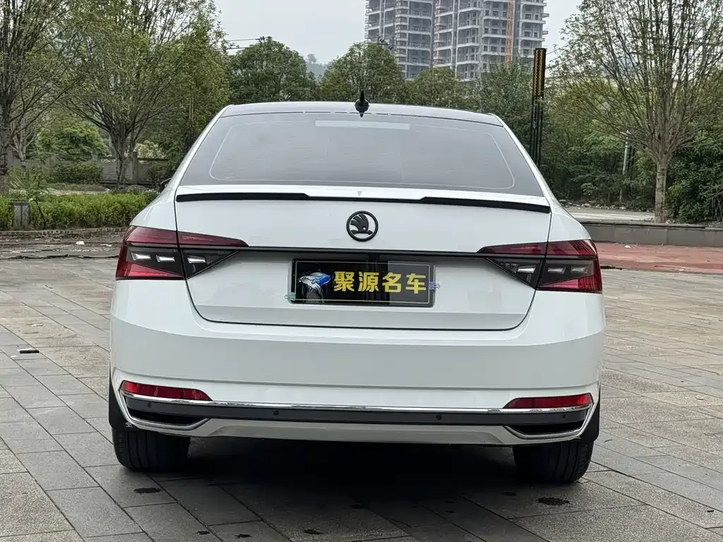 Skoda Superb — фото 2