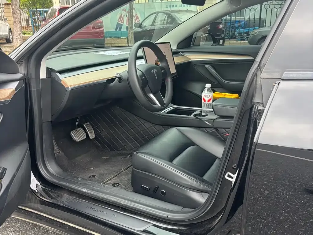Tesla Model 3 — фото 3