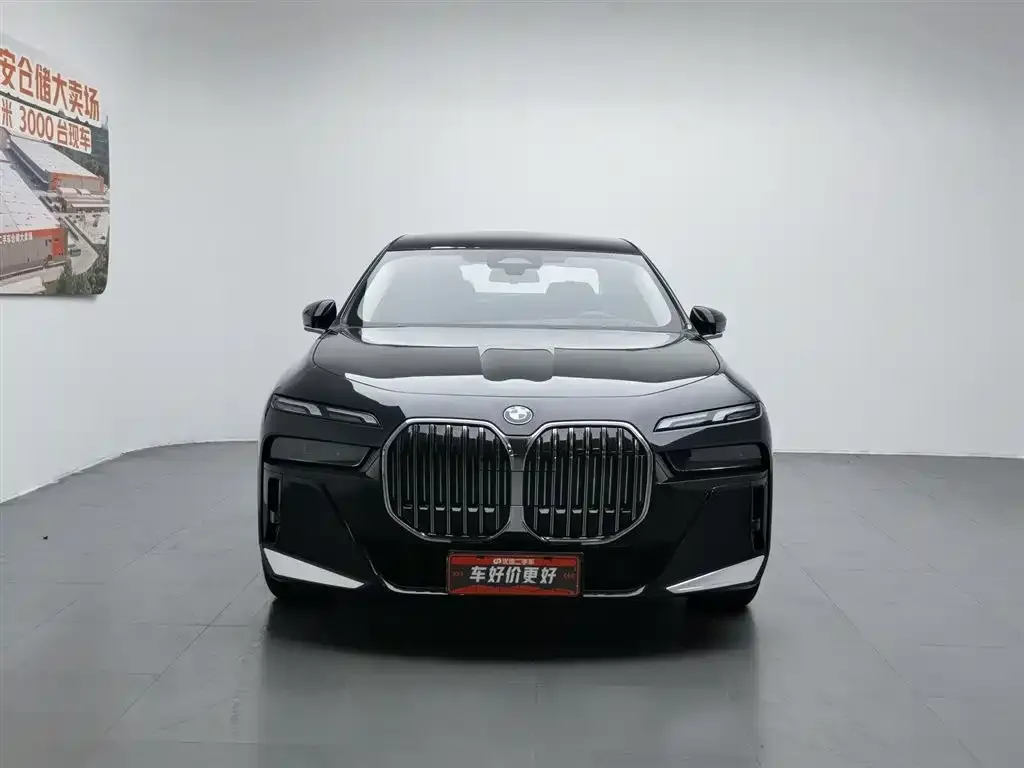 BMW 7 Series — фото 10
