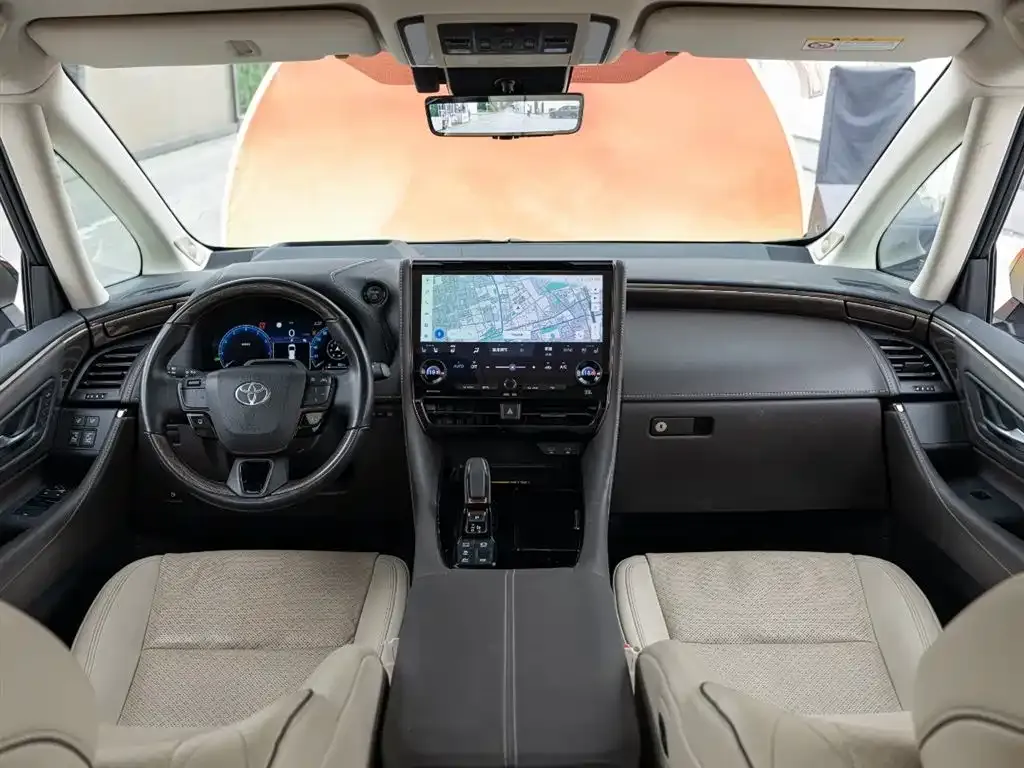 Toyota Alphard — фото 4