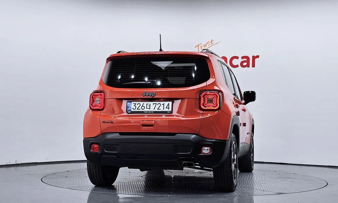 Jeep Renegade — фото 2
