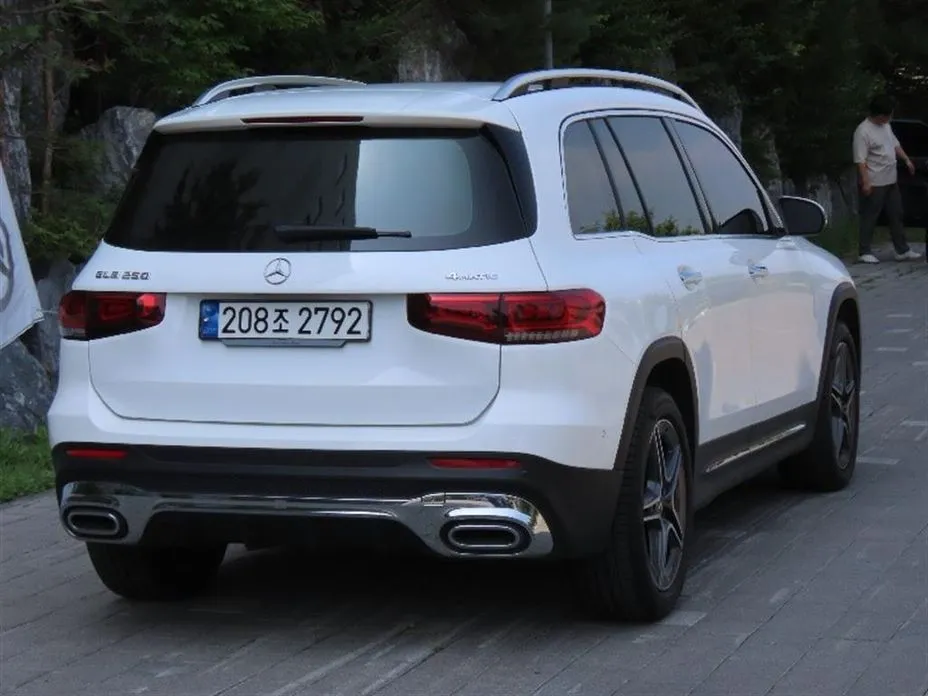 Mercedes-Benz GLB-Class — фото 2