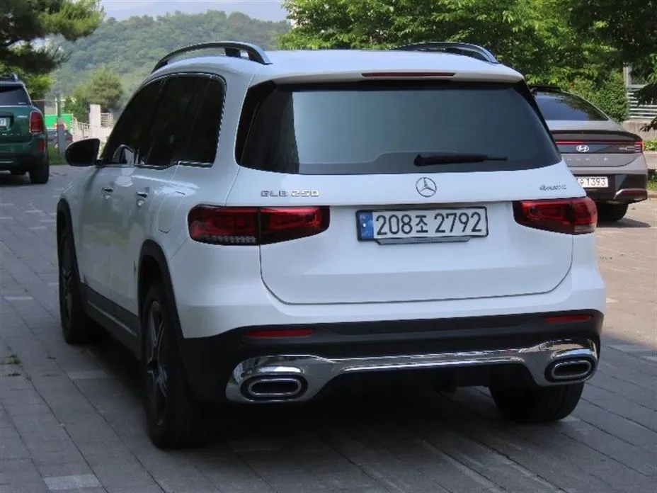 Mercedes-Benz GLB-Class — фото 7