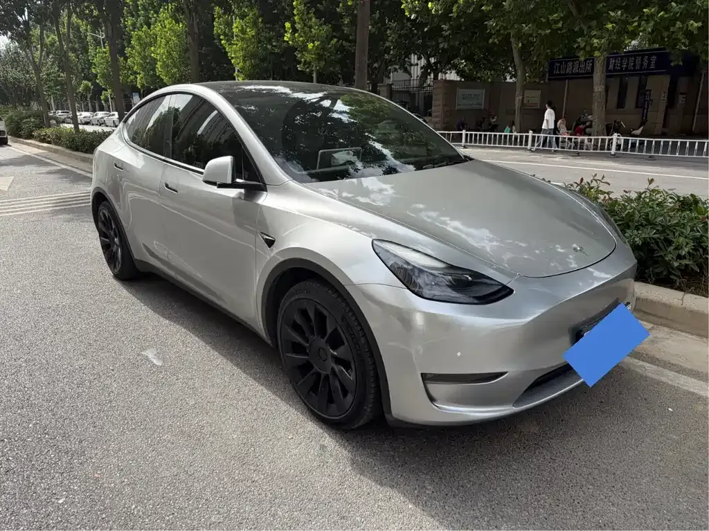 Tesla Model Y — фото 6