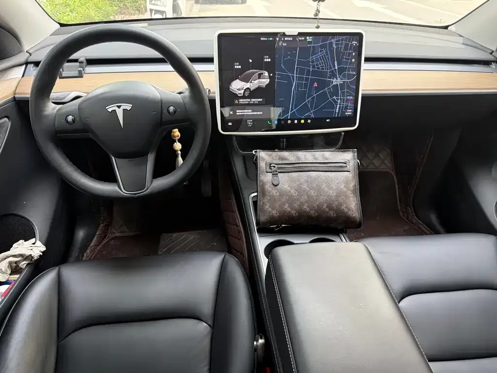Tesla Model Y — фото 5